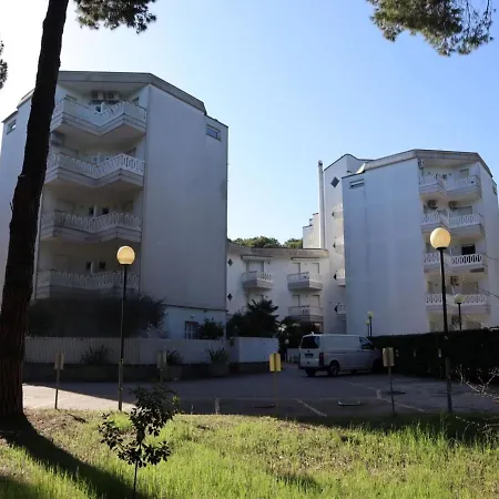 Apartment Flat For 4 People With Terrace In With Shared Swimming Pool Lignano Sabbiadoro