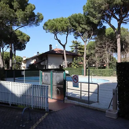 Flat For 4 People With Terrace In With Shared Swimming Pool *