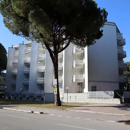 Flat For 4 People With Terrace In With Shared Swimming Pool