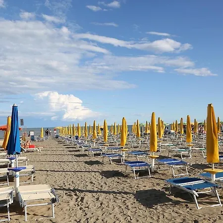 Flat For 4 People With Terrace In With Shared Swimming Pool Lignano Sabbiadoro